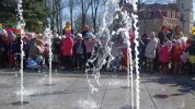 Powitanie wiosny 2014 przy nowej fontannie w Tomaszowie Lubelskim
