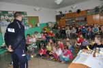 Bezpieczna droga do szkoły - mundurowi u dzieci z Huty Dzierążyńskiej i Hubinka